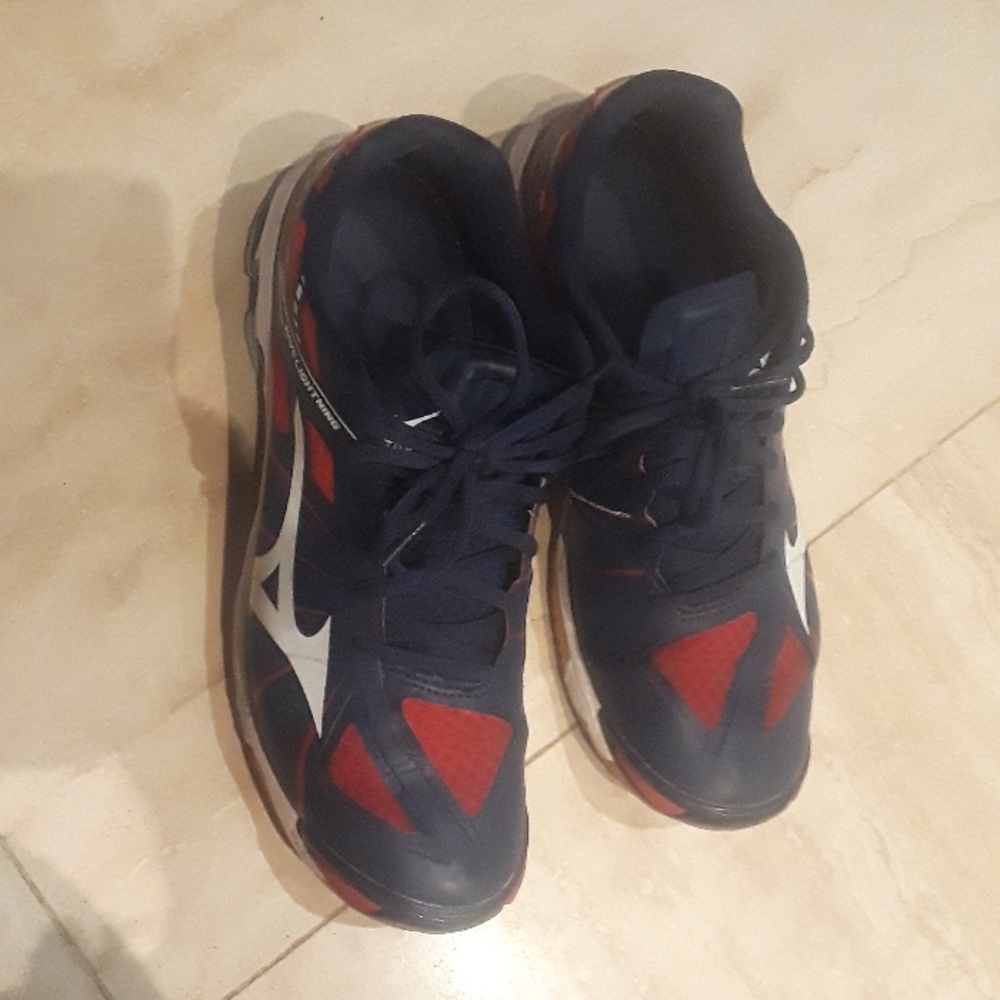 Mizuno volleyball sneakers